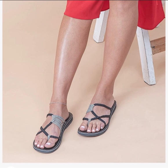 plaka sandals